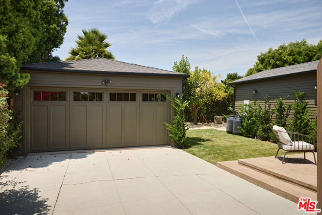 7907 Croydon Avenue, Los Angeles CA: https://media.crmls.org/mediaz/c1d2d789-6992-428f-8837-a8b8eaacf9cf.jpg