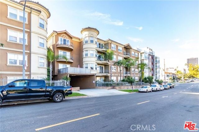 917 S New Hampshire Avenue, Los Angeles CA: https://media.crmls.org/mediaz/c1d34459-9a57-4867-87f2-c35ce2e15394.jpg