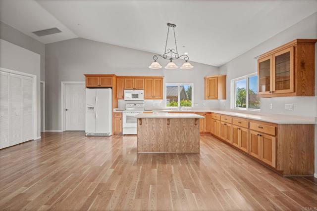15636 Sage Hill Drive, Ramona CA: https://media.crmls.org/mediaz/c1d42439-ccab-4492-97c9-e6c44c6ce335.jpg