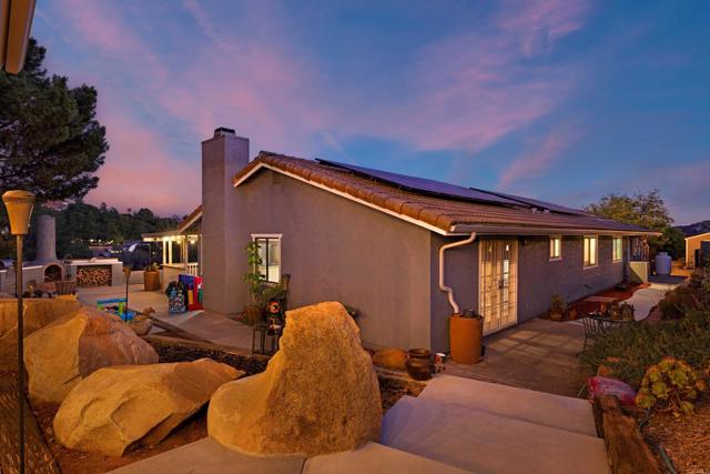 11152 Toyon Hill, Lakeside CA: https://media.crmls.org/mediaz/c1d475f2-964d-47ec-849f-fafe2e028cd6.jpg