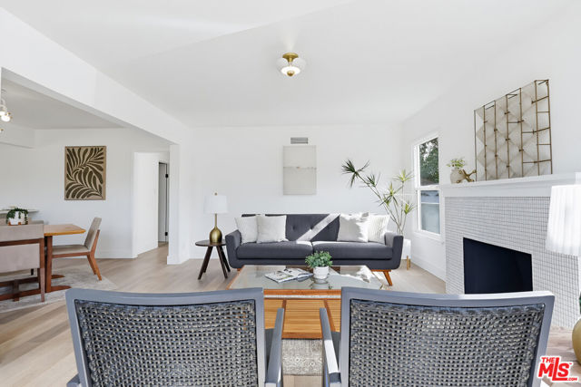 9402 S Van Ness Avenue, Los Angeles CA: https://media.crmls.org/mediaz/c1d482e1-7b3b-4590-81a8-cfd026dedcd8.jpg