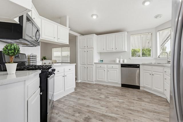 Detail Gallery Image 18 of 37 For 200 N El Camino Real #159,  Oceanside,  CA 92058 - 3 Beds | 2 Baths