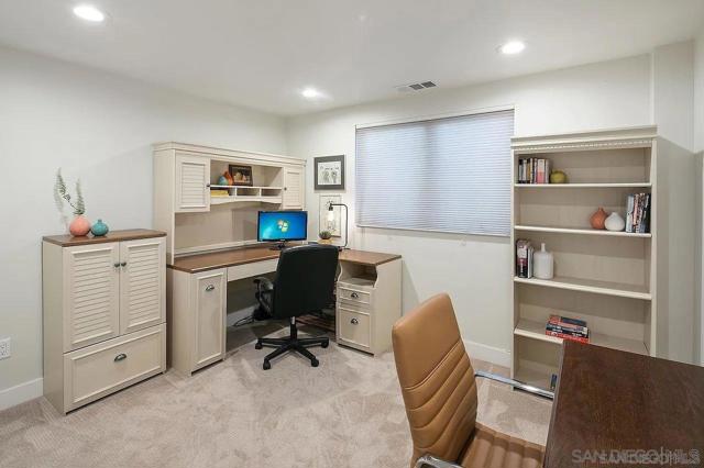Image 10 of 24 For 835 Jamaica Ct