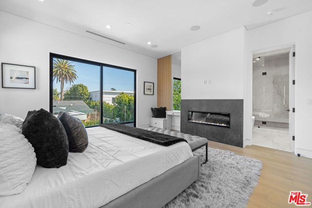 4818 Norwich Avenue, Sherman Oaks CA: https://media.crmls.org/mediaz/c1d507d6-0728-445d-b1f7-f110f66db964.jpg