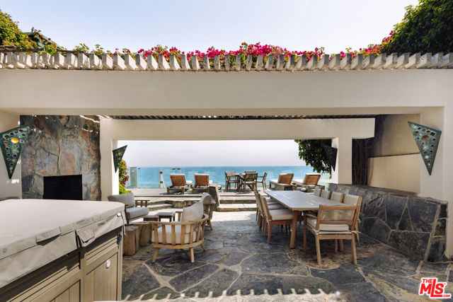 23614 Malibu Colony Road, Malibu CA: https://media.crmls.org/mediaz/c1d522fb-cf9c-4c54-8b24-44b835fdd6df.jpg