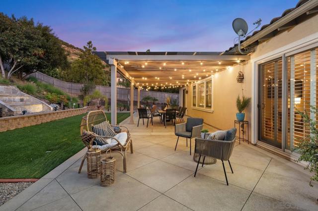 2690 Ponderosa Ct, Escondido CA: https://media.crmls.org/mediaz/c1d53bc3-e2e7-4992-98ae-4cb6338ecdd8.jpg