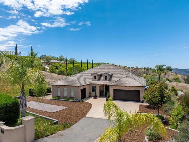 31662 Orange Blossom Ct, Valley Center CA: https://media.crmls.org/mediaz/c1d5983b-c46b-439e-a54b-2a93da17b9e4.jpg