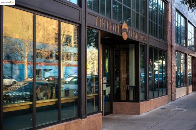 438 W Grand Ave, Oakland CA: https://media.crmls.org/mediaz/c1d5a08d-387f-442b-8f22-a0dca5501bcd.jpg