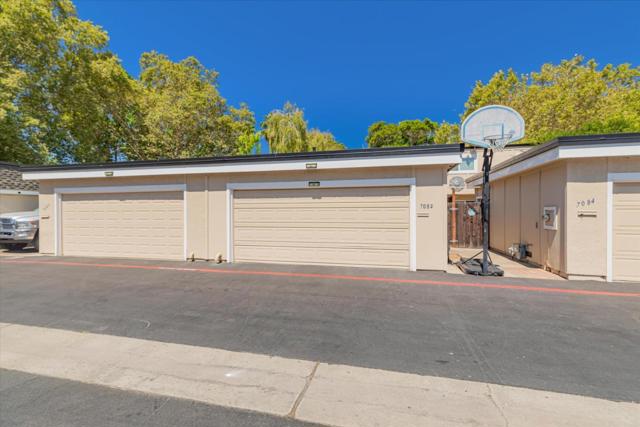 7082 Indian Wells Court, San Jose CA: https://media.crmls.org/mediaz/c1d5bcd2-404d-48ff-b0b0-83c900a5f066.jpg