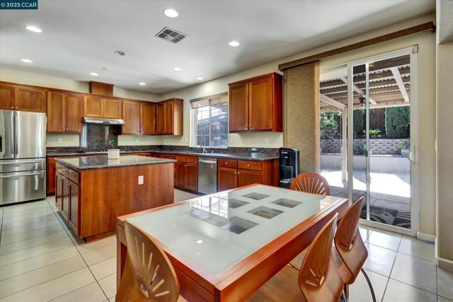 4007 Oak Knoll St, Antioch CA: https://media.crmls.org/mediaz/c1d60d81-e17b-4fcc-9113-08ca2f5da2d3.jpg