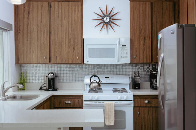 913 Arroyo Vista Drive, Palm Springs, CA 92264