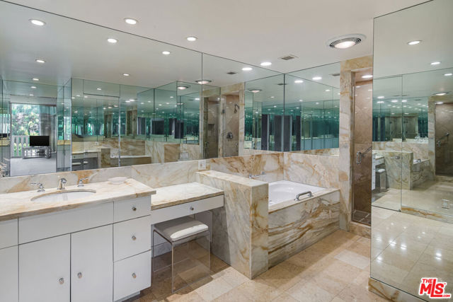 Image 7 of 22 For 9255 Doheny Road 1101