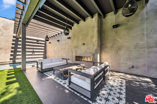 108 N Edinburgh Avenue, Los Angeles CA: https://media.crmls.org/mediaz/c1d67e55-756f-42f3-9428-c5949e8ce49c.jpg