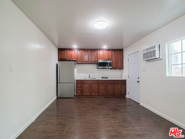 453 N Kingsley Drive, Los Angeles CA: https://media.crmls.org/mediaz/c1d69c7b-de7e-48e7-8202-59b89e788448.jpg