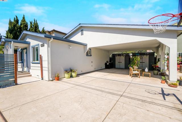 3254 Keith Ave, Castro Valley CA: https://media.crmls.org/mediaz/c1d6b2b1-42eb-4597-9fd8-01549fc292a1.jpg