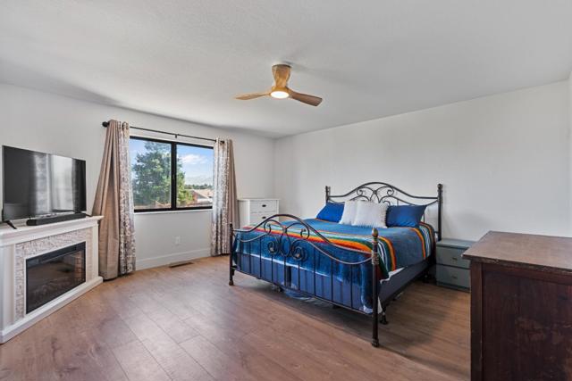 215 Rays Circle, Hollister CA: https://media.crmls.org/mediaz/c1d6cfcf-60d8-46aa-b7c5-b90b41836f42.jpg