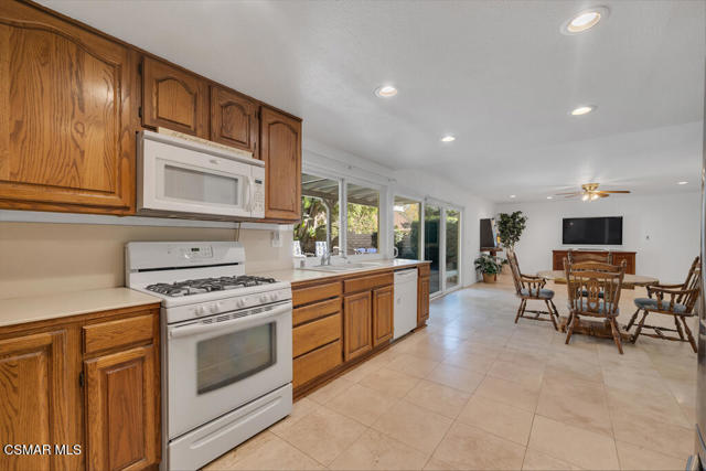 2108 N Brower Street, Simi Valley CA: https://media.crmls.org/mediaz/c1d72c87-4769-4ee9-9a1c-a1b8b73fcf9f.jpg