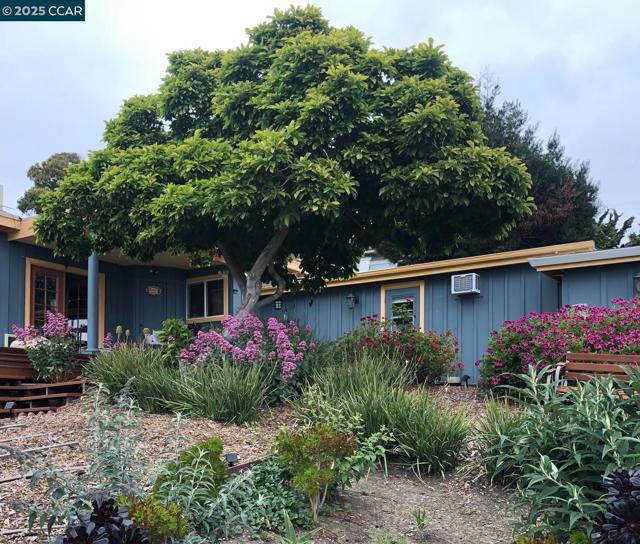 1502 Hillcrest Road, San Pablo CA: https://media.crmls.org/mediaz/c1d77e63-a1d8-4b4d-854a-599420417a5e.jpg