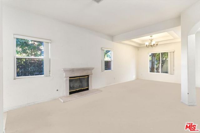 18806 Hatteras Street, Tarzana CA: https://media.crmls.org/mediaz/c1d7cab7-d2d5-40c9-b7e2-aaa21e3c09fd.jpg