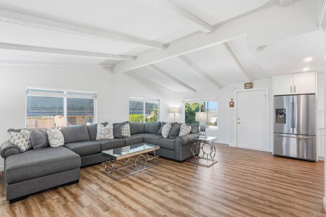 1195 La Moree, San Marcos CA: https://media.crmls.org/mediaz/c1d7f413-36c7-4460-a013-4651c3de94ce.jpg