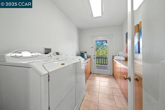921 Foye Drive, Lafayette CA: https://media.crmls.org/mediaz/c1d7ff80-b78f-4232-b6fb-5d4a46ad8612.jpg