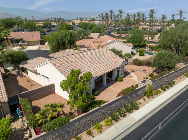78626 Blooming Court, Palm Desert CA: https://media.crmls.org/mediaz/c1d81b65-b969-4c05-921d-55c1d2d8e1c2.jpg