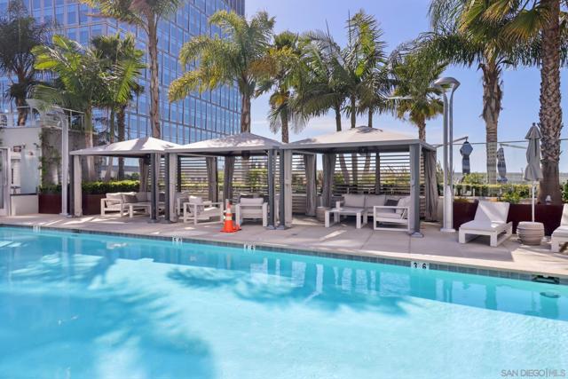 888 W E St, San Diego CA: https://media.crmls.org/mediaz/c1d8b09d-7dd7-4888-b50f-35d9e5843bc4.jpg