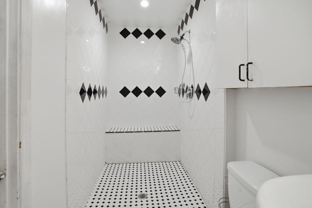 https://media.crmls.org/mediaz/c1d8be22-37a3-4384-a4fd-c08c43648811.jpg?preset=X-Large