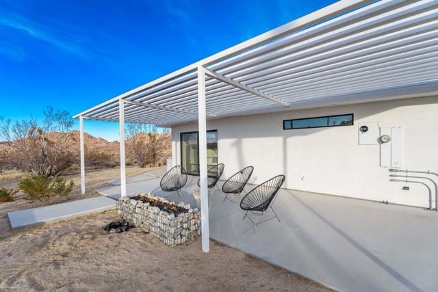 8256 Quail Springs Road, Joshua Tree CA: https://media.crmls.org/mediaz/c1d8ced2-08bc-4af2-9587-44ca162d7e1b.jpg