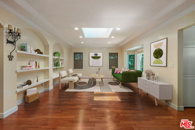 Image 4 of 22 For 806 Crescent Heights Boulevard