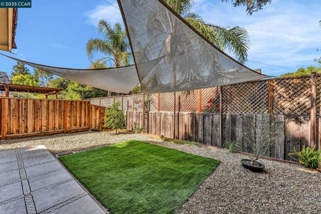 1660 San Luis Rd, Walnut Creek CA: https://media.crmls.org/mediaz/c1d93224-5d77-46c7-82a8-1087cac48706.jpg