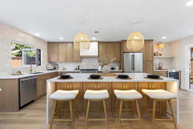 Detail Gallery Image 13 of 44 For 3936 Ambervale Ter, San Diego,  CA 92130 - 3 Beds | 2/1 Baths