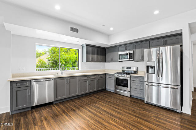 2000 Lake Avenue, Altadena CA: https://media.crmls.org/mediaz/c1d9b42d-1930-479e-b212-f8e71616291c.jpg