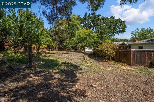 66 Del Hambre Cir, Walnut Creek CA: https://media.crmls.org/mediaz/c1d9f573-cf39-4fae-beea-6e1690c8e155.jpg