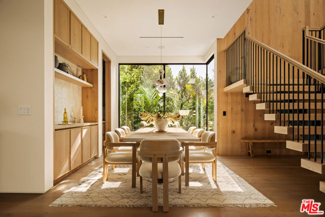 11556 Blix Street, Valley Village CA: https://media.crmls.org/mediaz/c1da08c7-b9e4-4a3b-a151-83d812ffe932.jpg