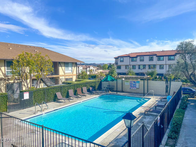 Detail Gallery Image 10 of 12 For 951 Warwick Ave #E4,  Thousand Oaks,  CA 91360 - 2 Beds | 1 Baths