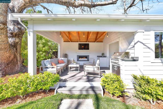 Image 37 of 53 For 942 Raintree Pl