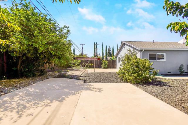 Image 17 of 23 For 2946 Christina Ave