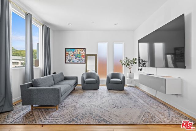 3170 Glenmanor Place, Los Angeles CA: https://media.crmls.org/mediaz/c1da845f-f7d1-4ed9-9d3a-676ca953644c.jpg