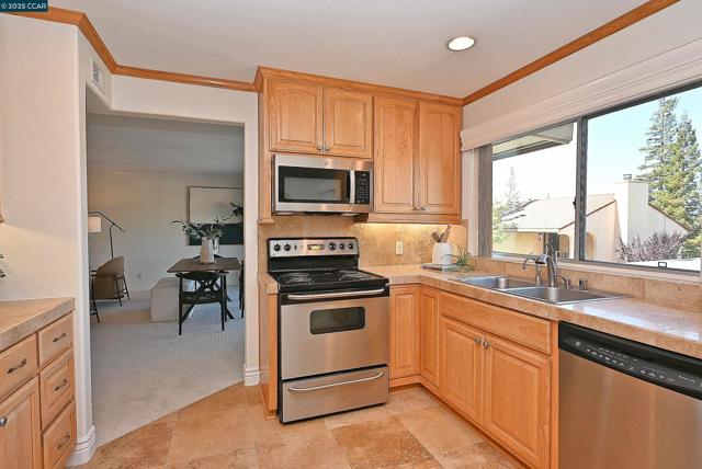 1805 Ptarmigan Dr, Walnut Creek CA: https://media.crmls.org/mediaz/c1dae17a-2d76-4a4d-8782-12f93d67d3a3.jpg