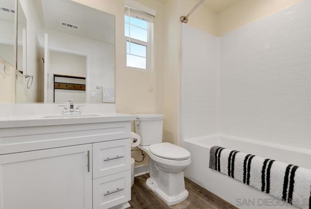 4314 Star Path Way, Oceanside CA: https://media.crmls.org/mediaz/c1dae6d4-3037-4b3f-ab0d-85ecd79da838.jpg