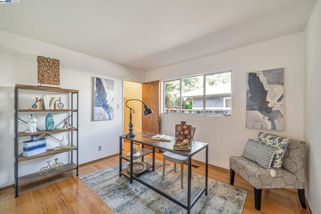 801 E Angela St, Pleasanton CA: https://media.crmls.org/mediaz/c1db4351-0307-4594-ba7f-b7ca3c8a6124.jpg