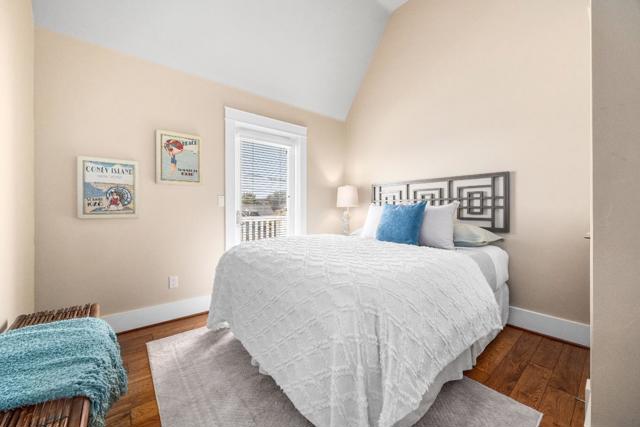 360 5th Avenue, Santa Cruz CA: https://media.crmls.org/mediaz/c1db68d5-3a19-40f4-a034-9c48bb02ba6f.jpg