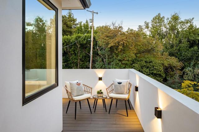 1080 Creek Drive, Menlo Park CA: https://media.crmls.org/mediaz/c1db7d36-005d-47f9-80a0-ff8cc8c5da7e.jpg