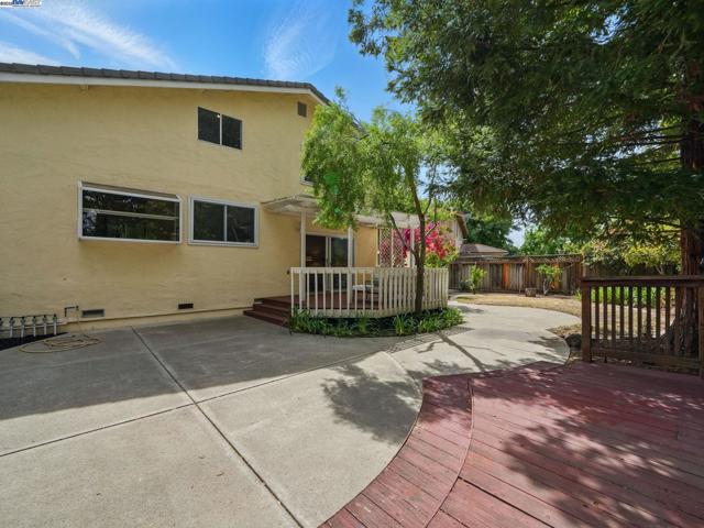 1501 Quema Ct, Fremont CA: https://media.crmls.org/mediaz/c1dba953-995f-4696-977d-24fbea928bde.jpg