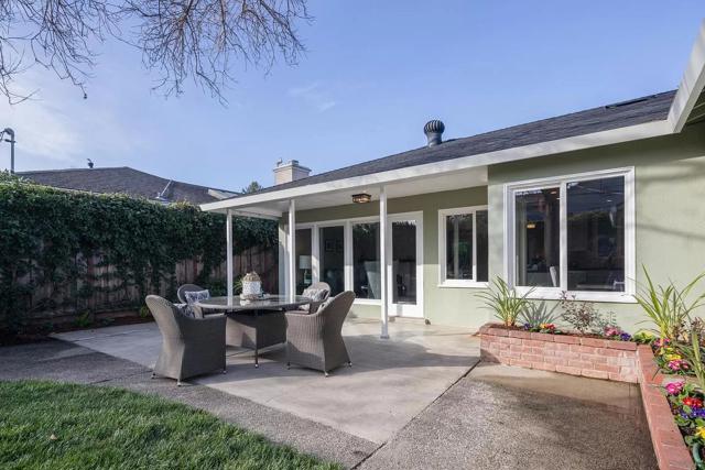 2665 Carolina Avenue, Redwood City CA: https://media.crmls.org/mediaz/c1dc78e4-2aa7-4ec4-9fbe-031eb68b2b6e.jpg