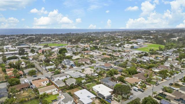 1105 Evergreen Drive, Encinitas CA: https://media.crmls.org/mediaz/c1dcacc9-5297-41f9-a7d0-d15b5bd1a249.jpg
