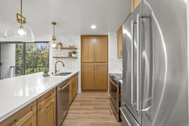 Detail Gallery Image 4 of 46 For 2500 Torrey Pines Rd #305,  La Jolla,  CA 92037 - 2 Beds | 2 Baths