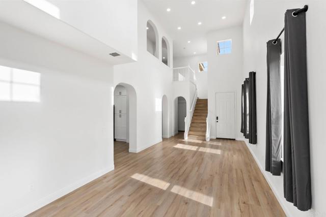 Detail Gallery Image 4 of 35 For 1048 Sunset Crossing Point, San Diego,  CA 92154 - 5 Beds | 3 Baths