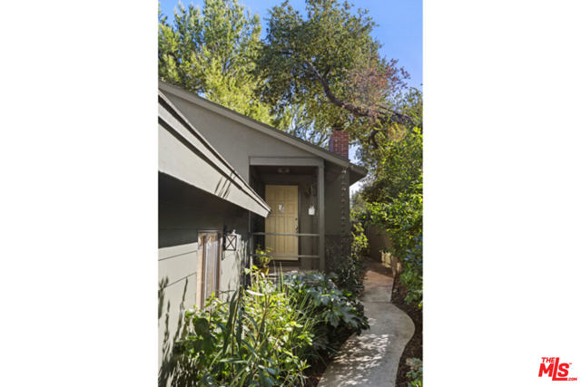 10310 Scoville Avenue photo 4